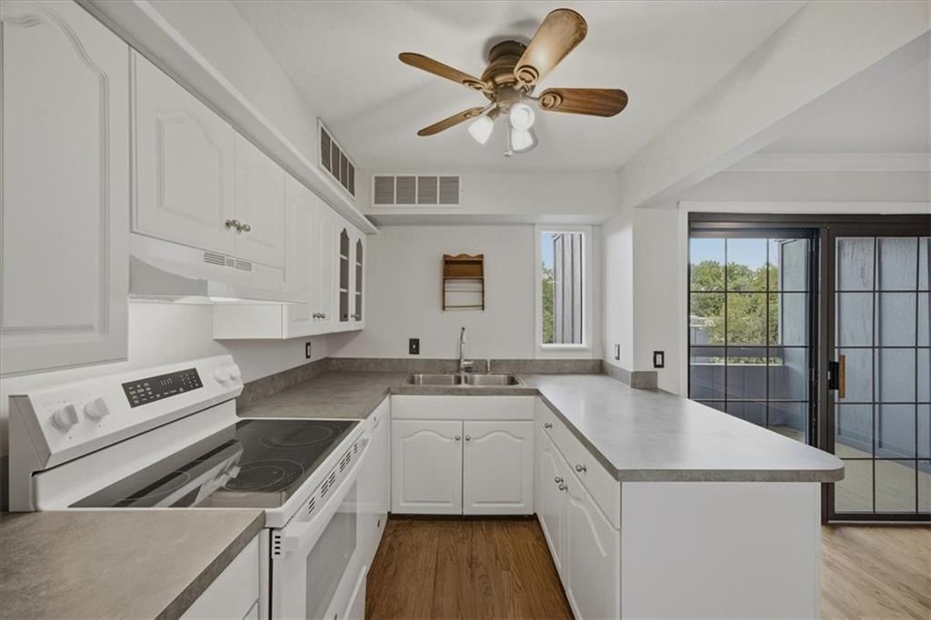 4056 Warwick Boulevard — photo 19