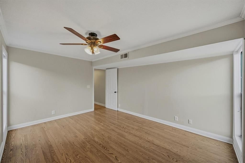 4056 Warwick Boulevard — photo 22