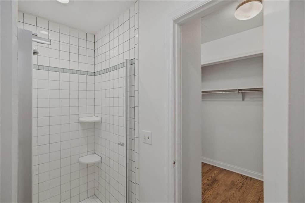 4056 Warwick Boulevard — photo 24