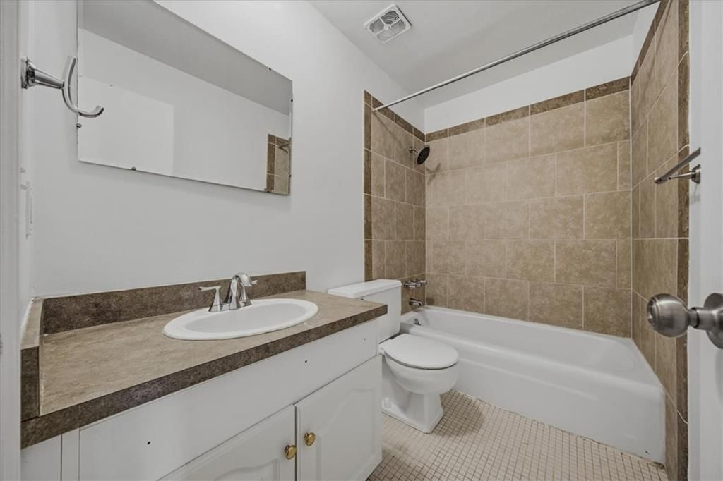 4056 Warwick Boulevard — photo 27