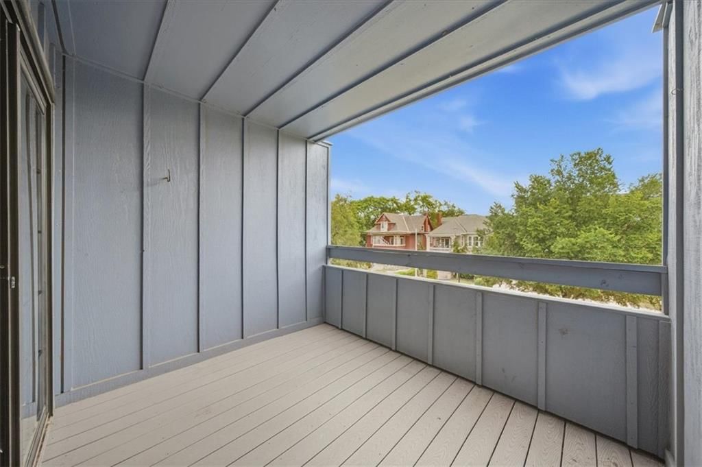 4056 Warwick Boulevard — photo 28