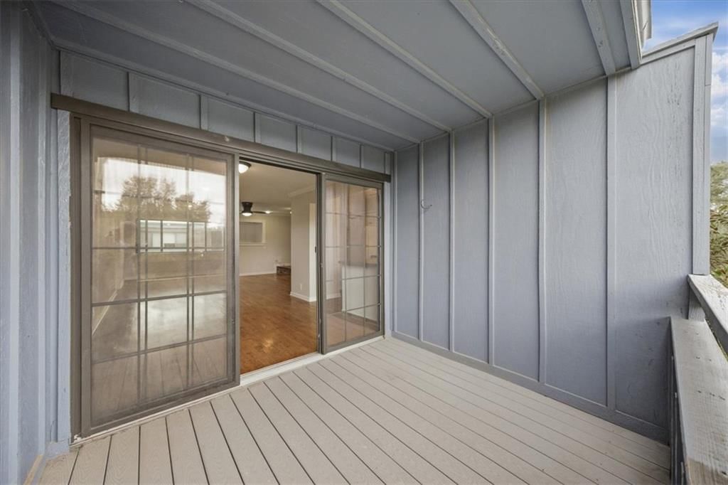4056 Warwick Boulevard — photo 32