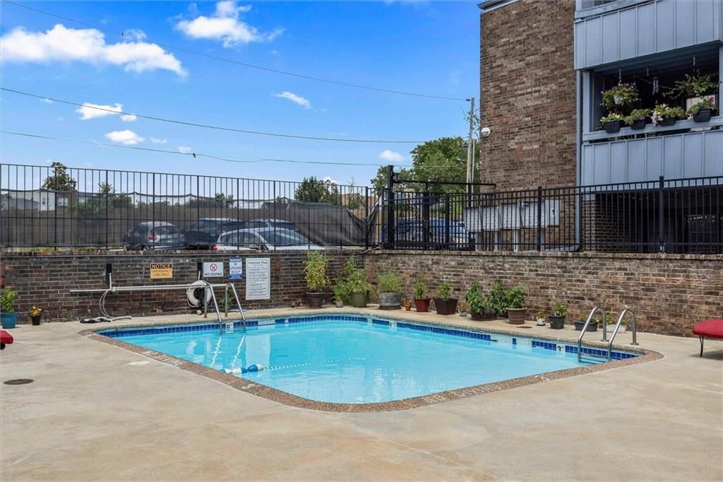 4056 Warwick Boulevard — photo 33