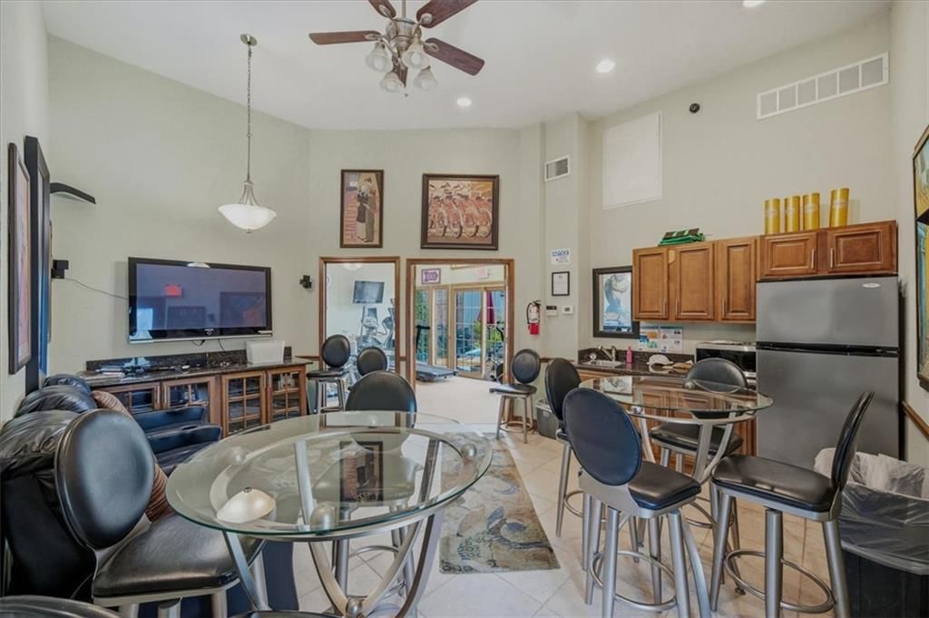 4056 Warwick Boulevard — photo 35