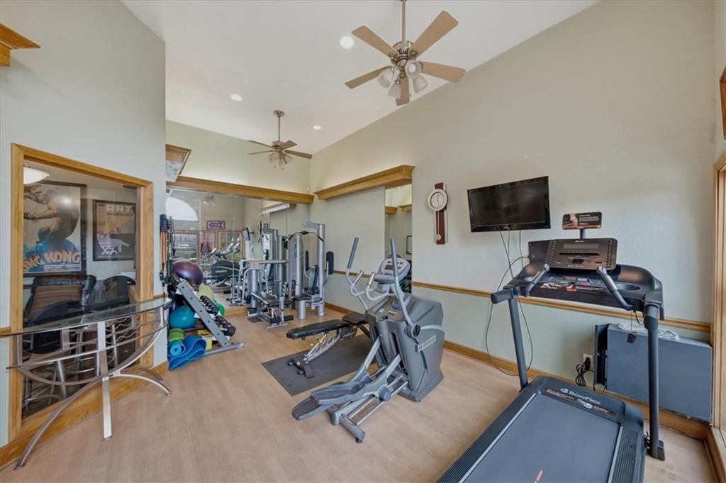 4056 Warwick Boulevard — photo 36