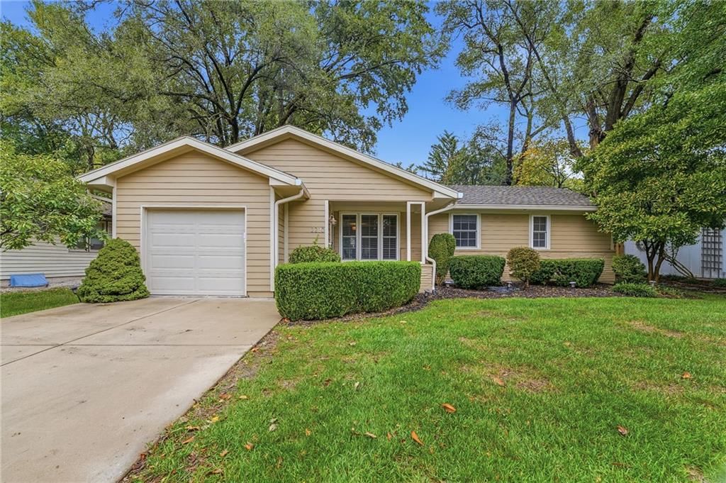 2230 W 71st Street, Prairie Village, KS