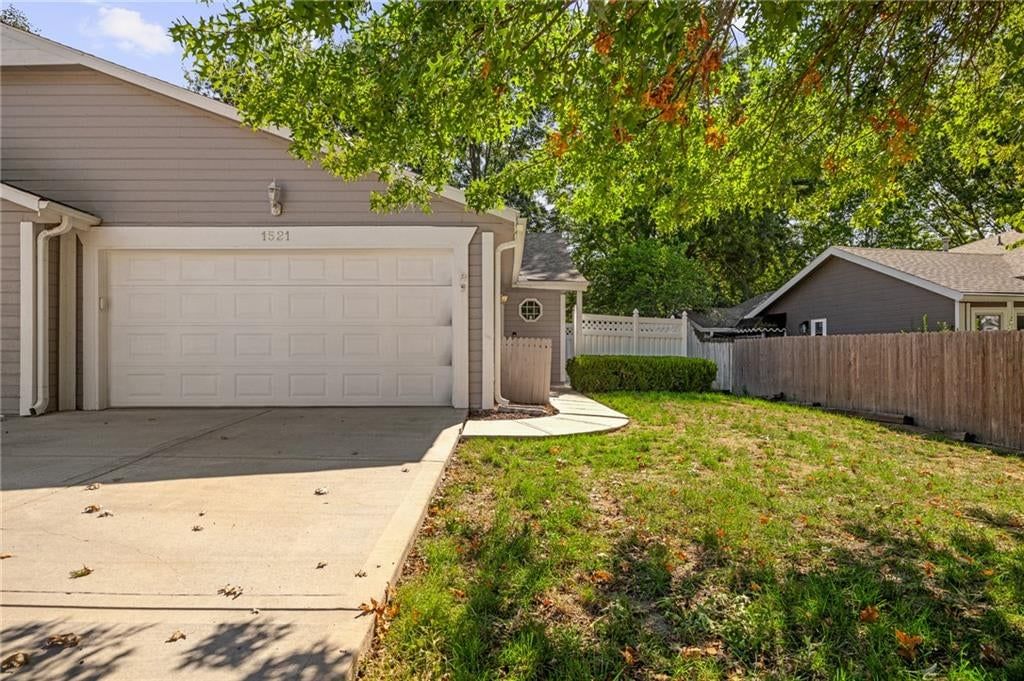 1521 E 123rd Street, Olathe, KS: listing photo 2