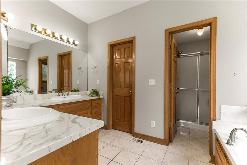 6322 RIDGEWAY Avenue — photo 22