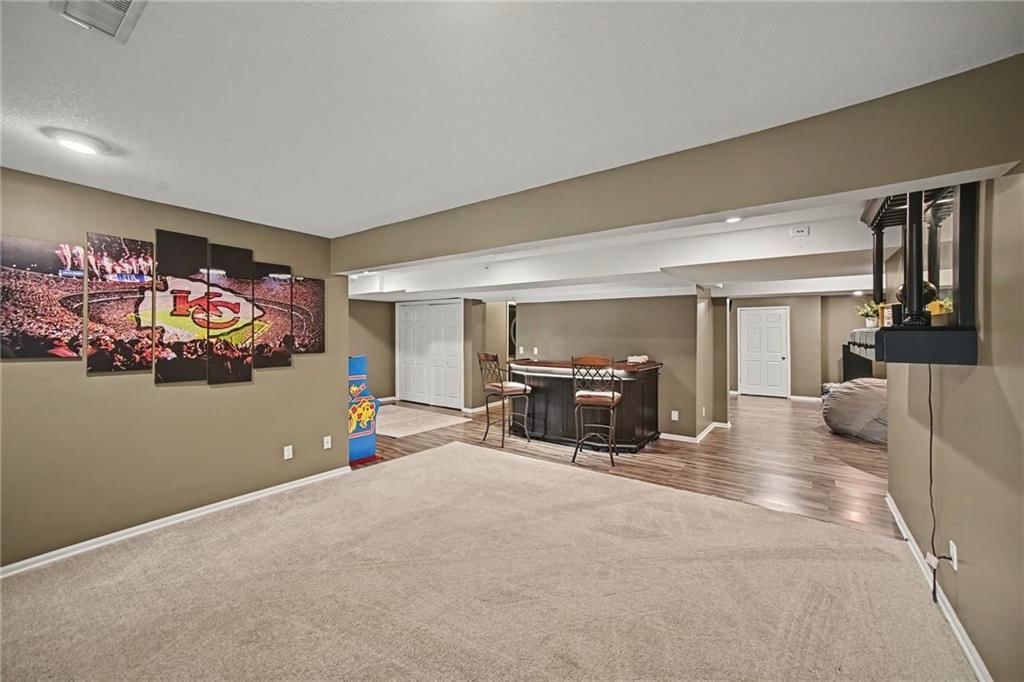 201 Surrey Court — photo 16