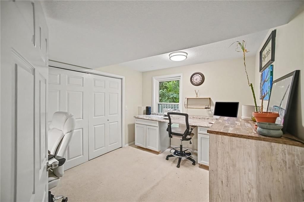 201 Surrey Court — photo 18