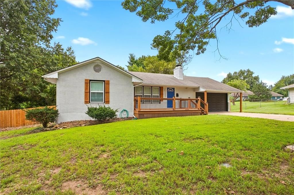 12007 E 48th Street South, Independence, MO: listing photo 2
