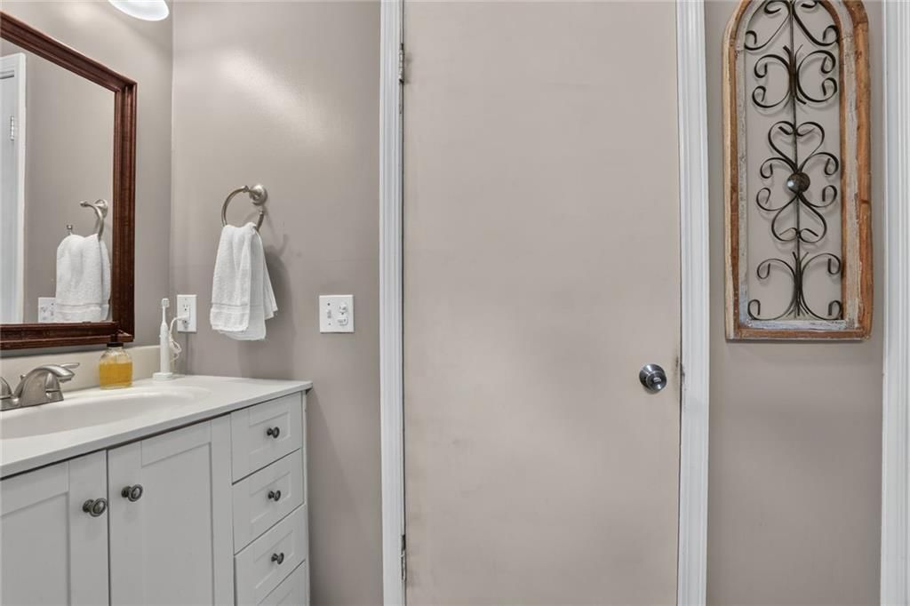 5319 N Woodland Avenue — photo 11