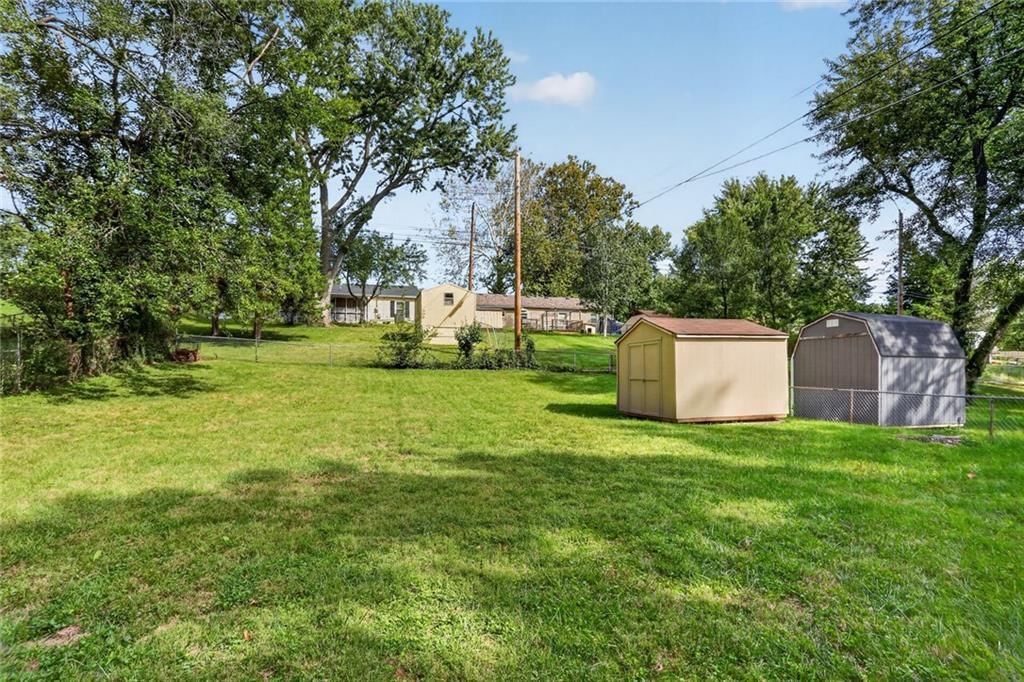 5319 N Woodland Avenue — photo 18
