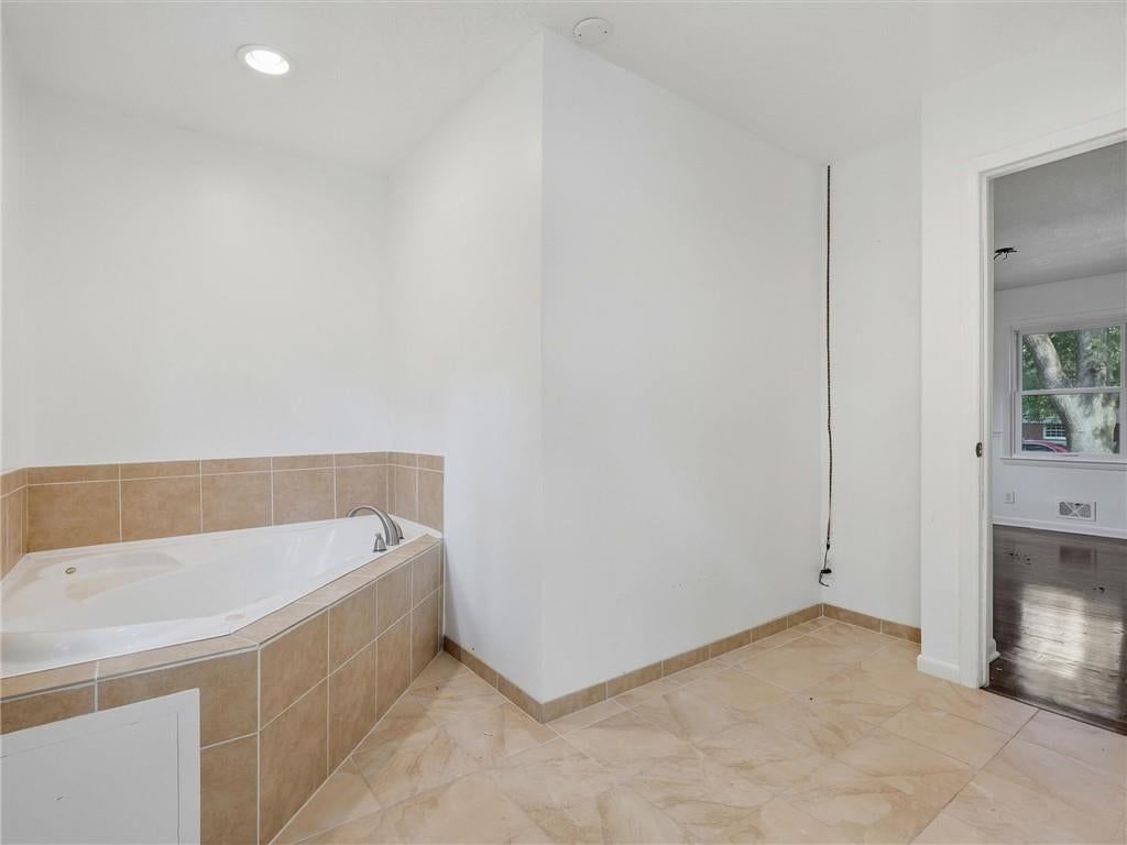 9721 E 50th Street — photo 16