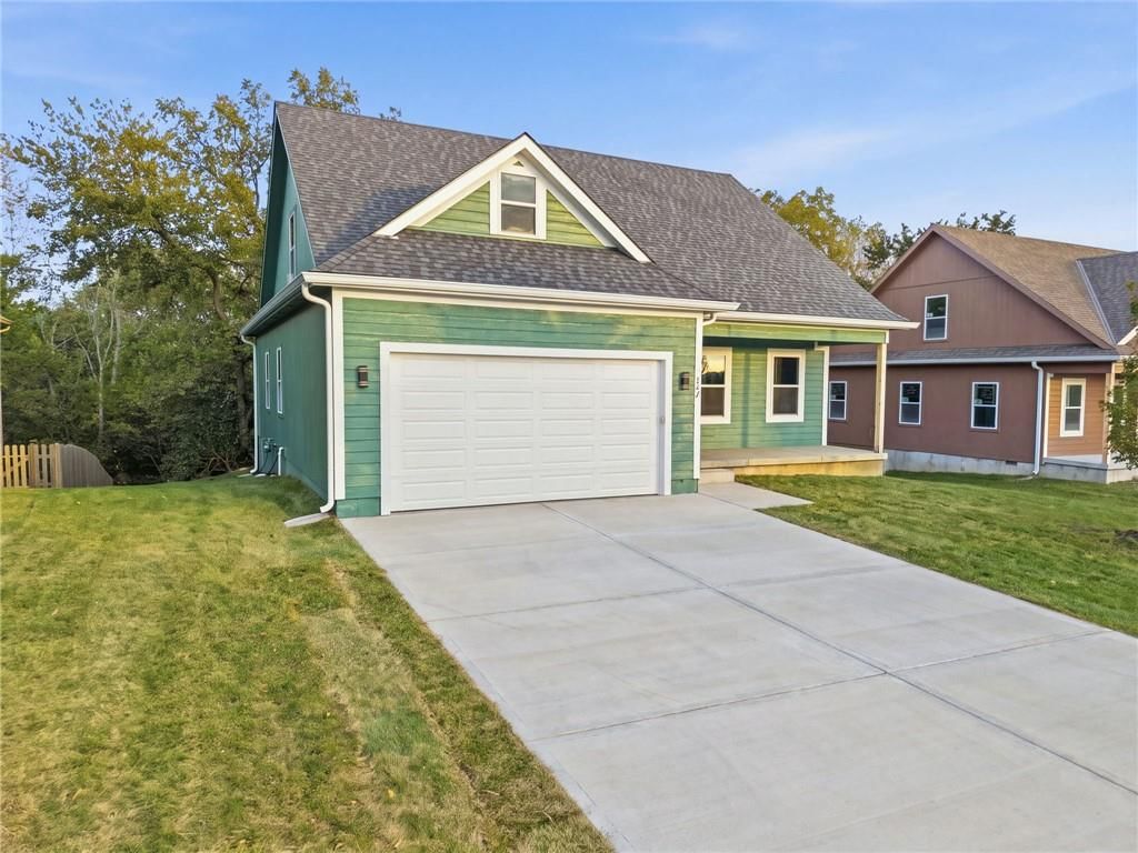 827 Old Paint Road, Raymore, MO: listing photo 3