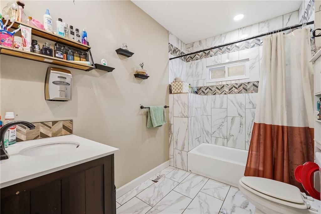 4008 Strong Avenue — photo 10