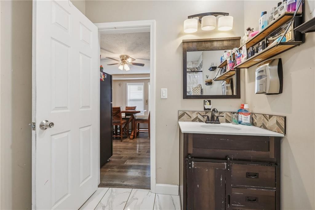 4008 Strong Avenue — photo 11