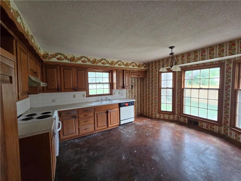 12905 Manchester Avenue — photo 5