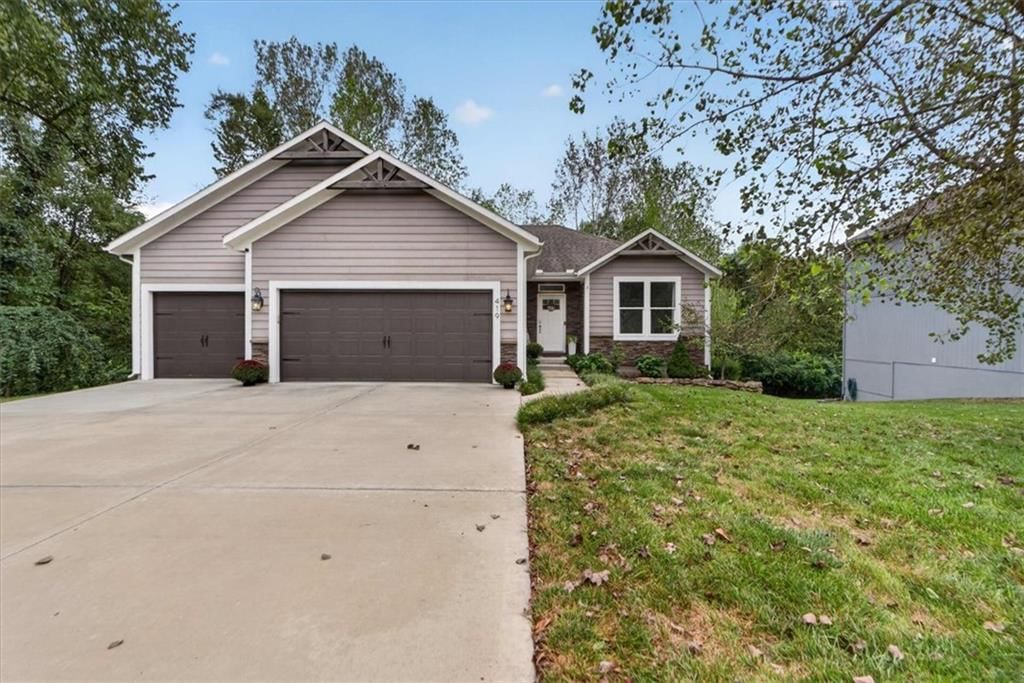 Photo 4 of 41 - 419 E 166th Court, Belton, MO 64012
