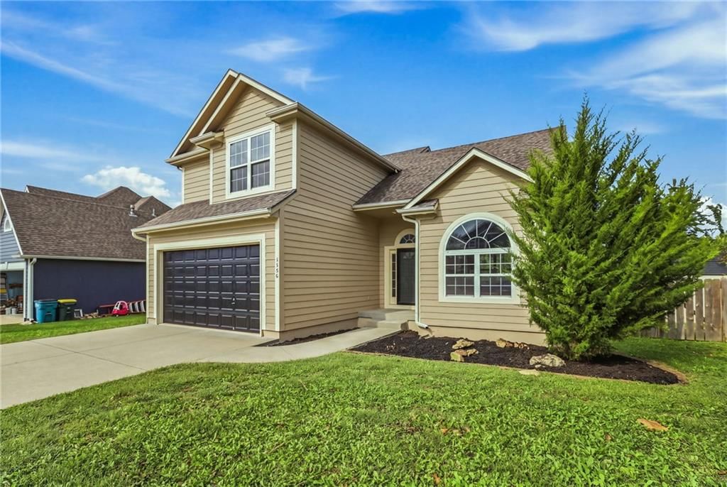 1306 Thomas Drive, Louisburg, KS: listing photo 2