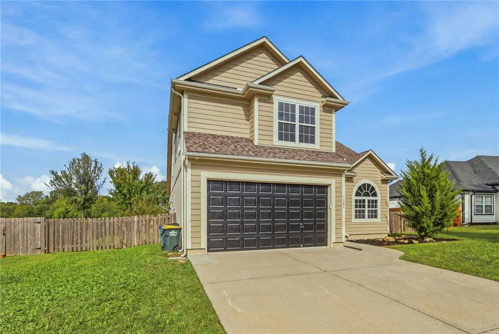 1306 Thomas Drive, Louisburg, KS: listing photo 3