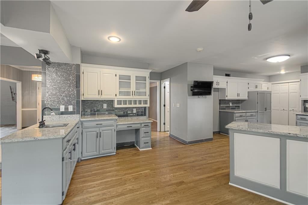 8533 Hall Street — photo 11