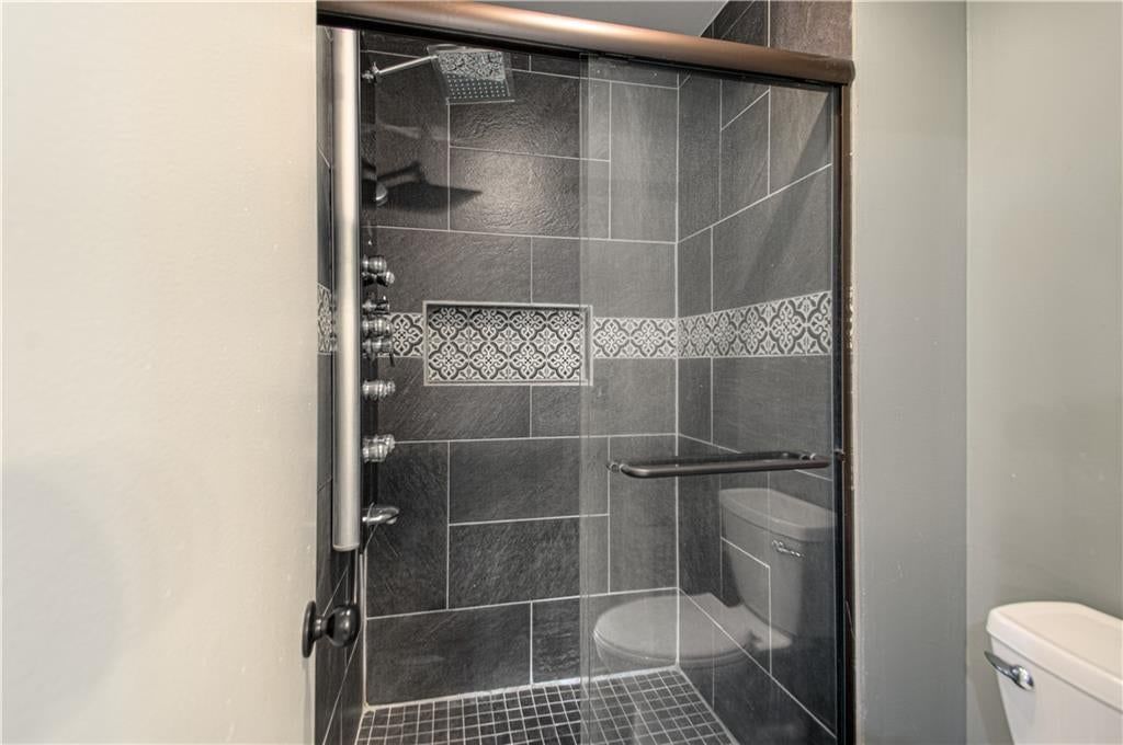 8533 Hall Street — photo 25