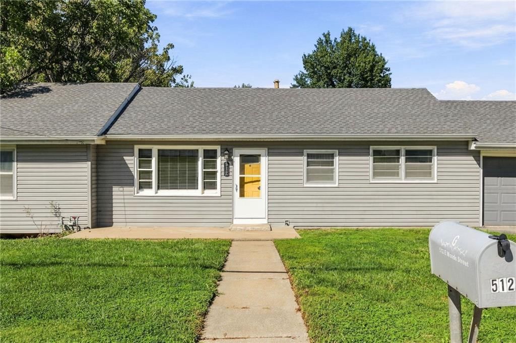 512 E Woods Street, Smithville, MO: listing photo 2