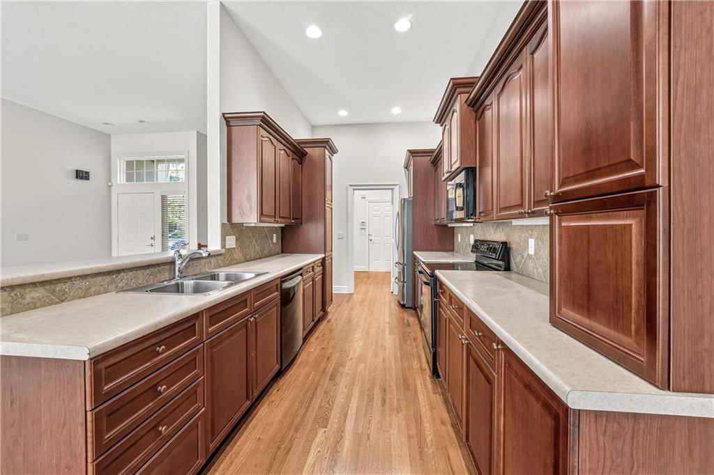 12940 Travis Street — photo 8