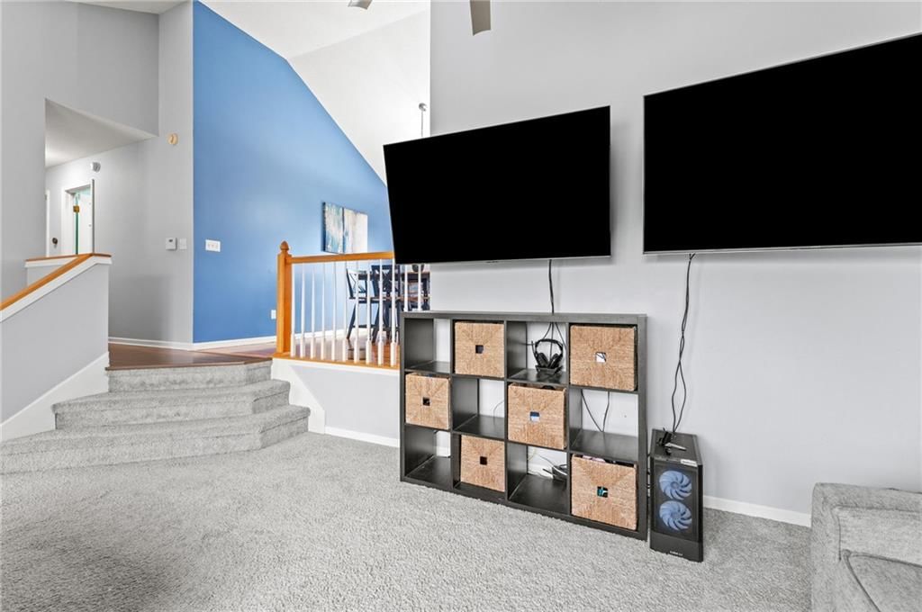 15150 Roger Road, Leavenworth, KS: listing photo 3