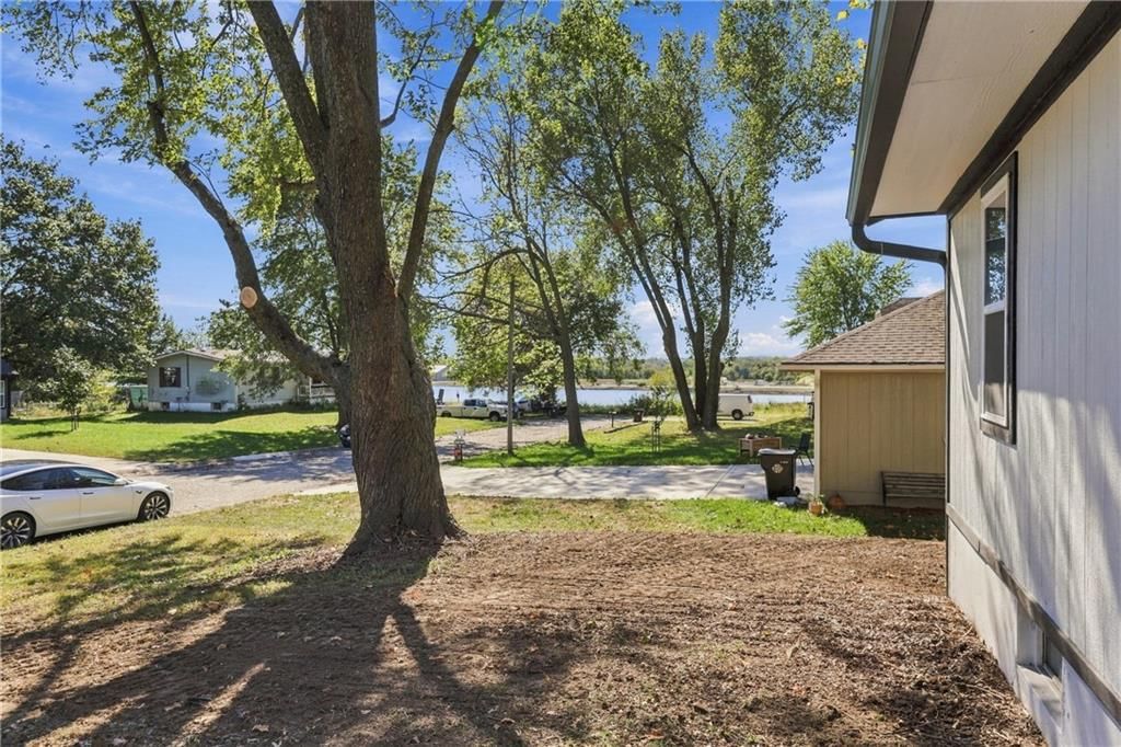 313 Clearview Drive, Pleasant Hill, MO: listing photo 3