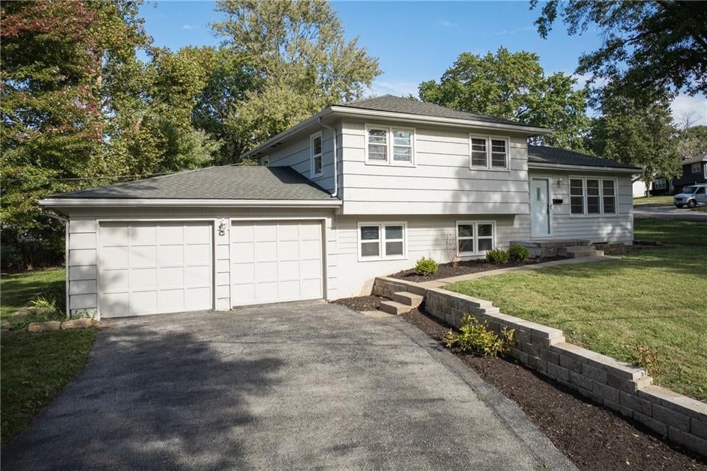 5000 N Kensington Avenue, Kansas City, MO: listing photo 2