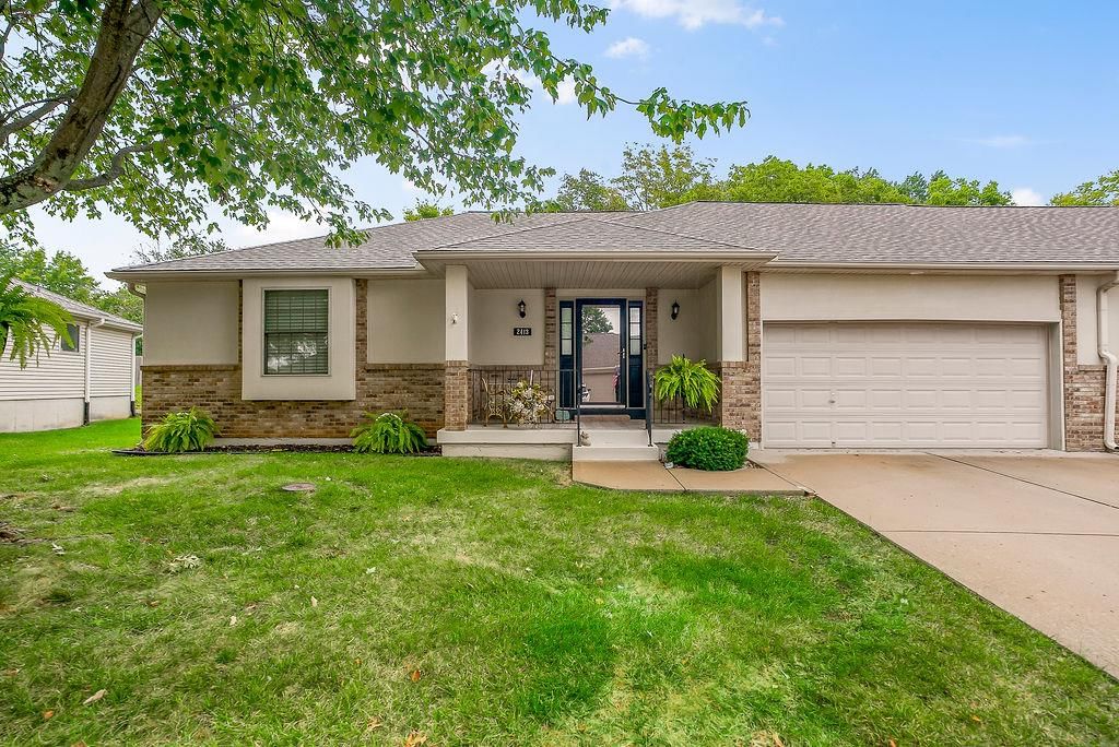 2413 SW RICHWOOD Circle, Blue Springs, MO