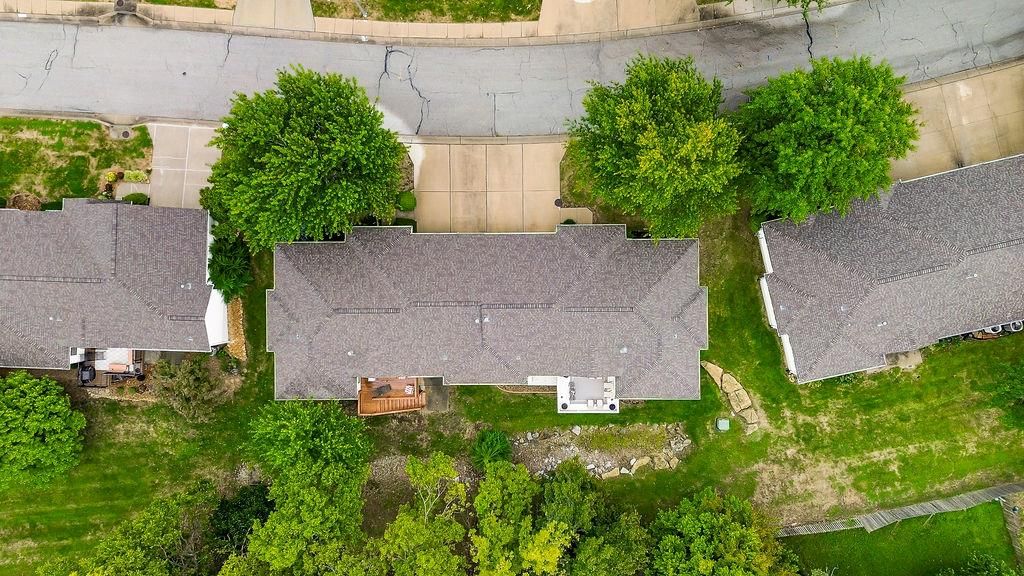 2413 SW RICHWOOD Circle, Blue Springs, MO: listing photo 3