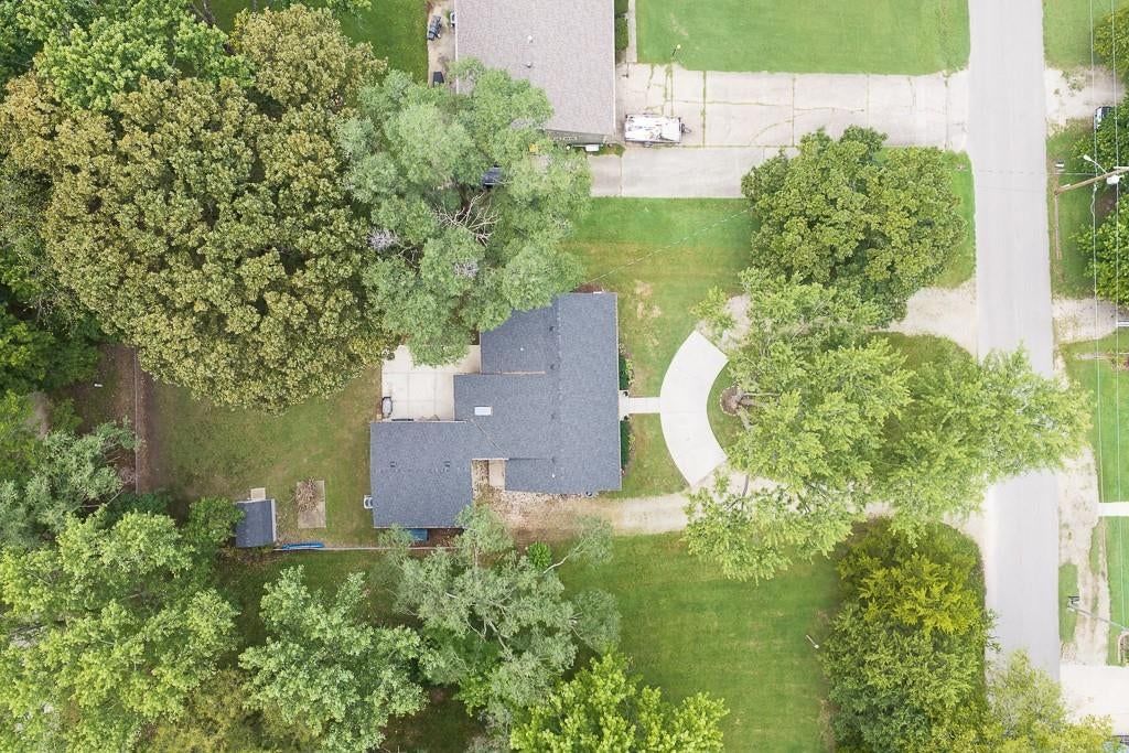 702 E 8th Street, Tonganoxie, KS: listing photo 2