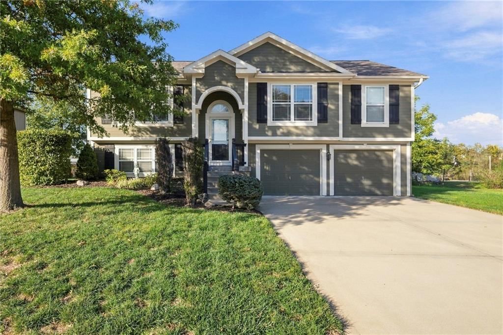 920 E 8th St Circle, Kearney, MO: listing photo 2