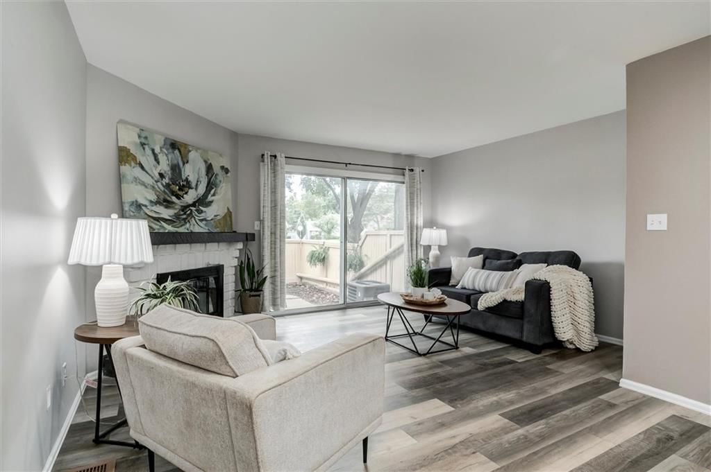8039 Halsey Street, Lenexa, KS: listing photo 2