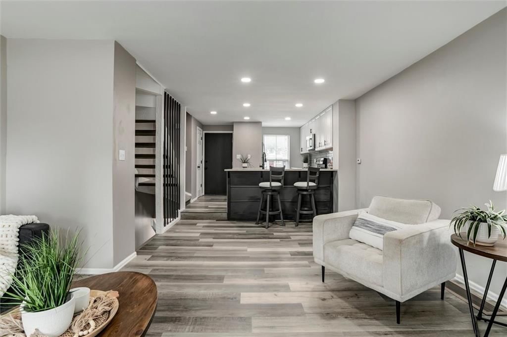 8039 Halsey Street, Lenexa, KS: listing photo 3