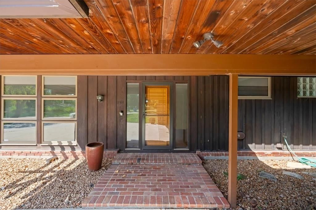 2404 Orchard Lane — photo 5