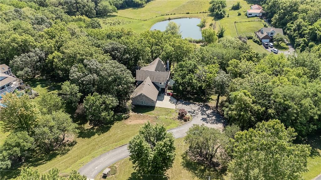 2323 S Crenshaw Road, Independence, MO