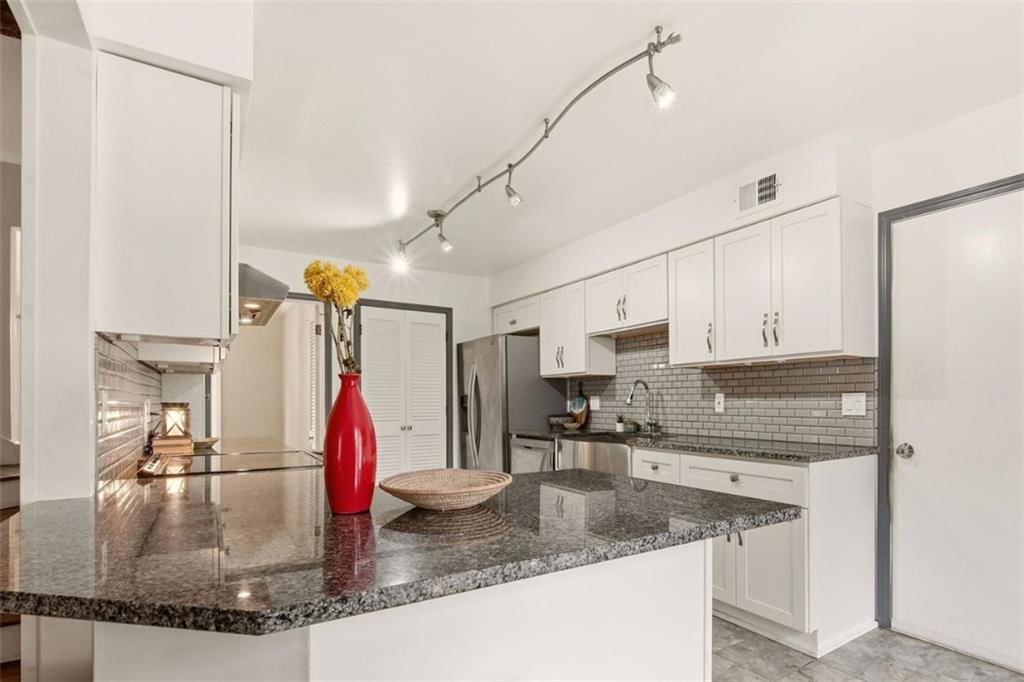 10935 Lydia Avenue — photo 9
