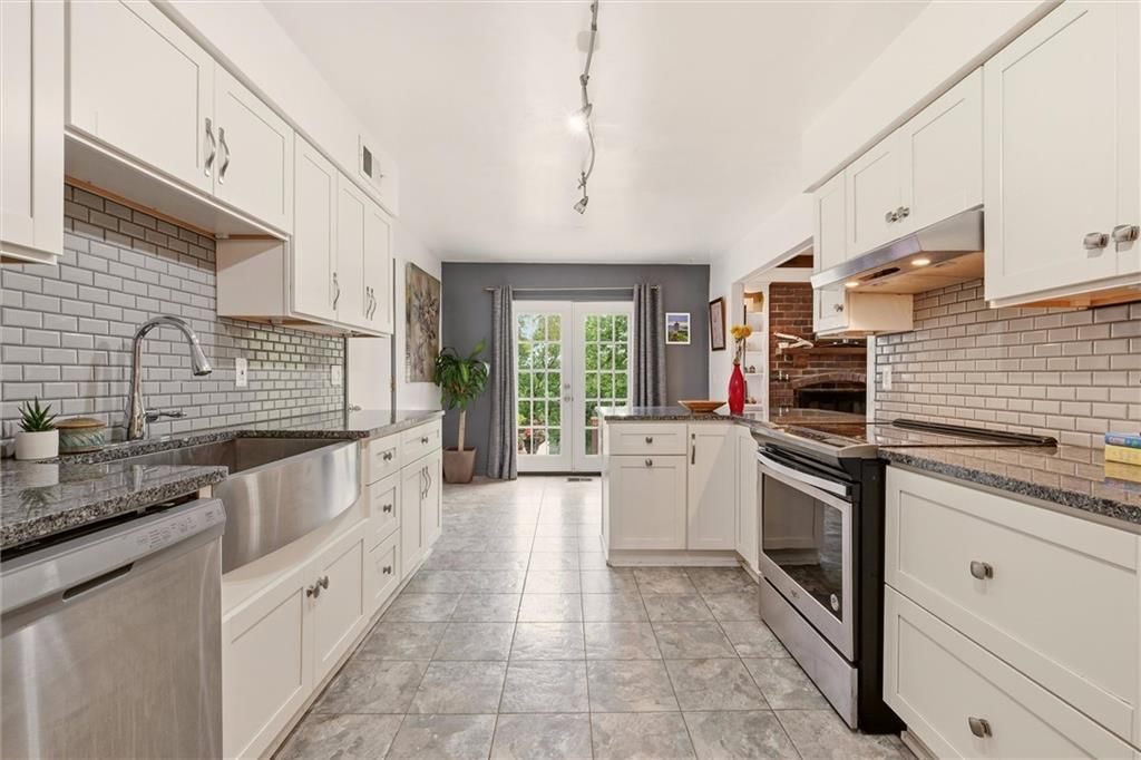 10935 Lydia Avenue — photo 13