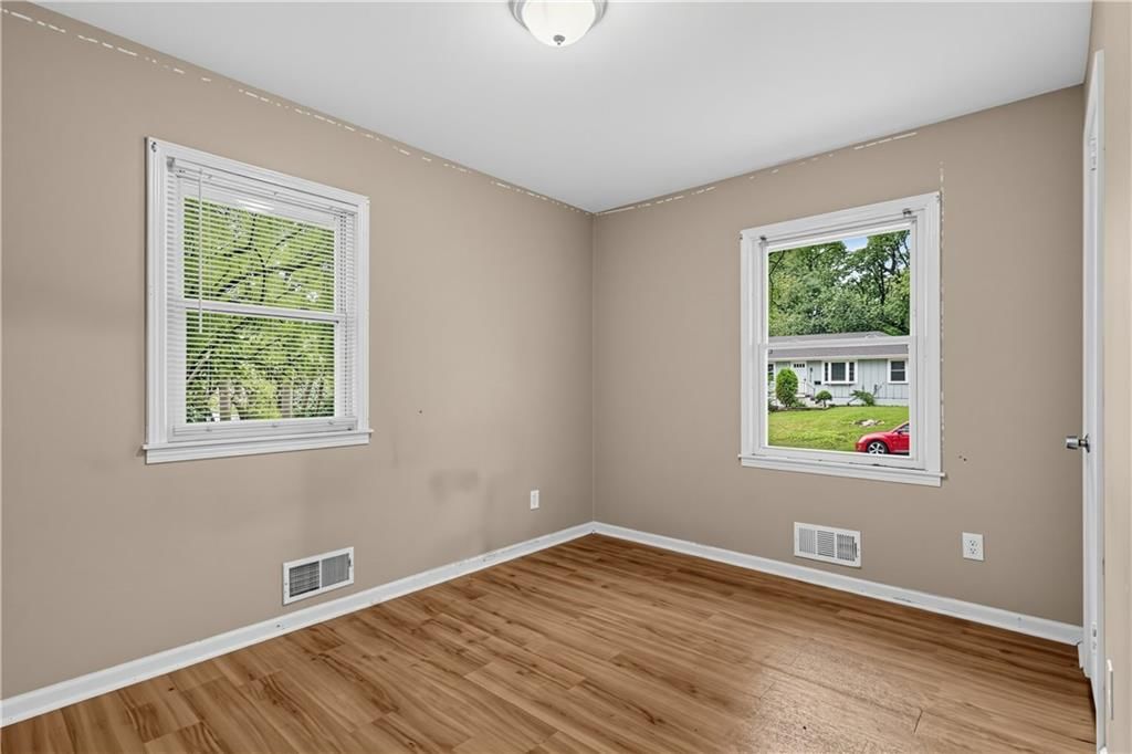 11015 HERRICK Avenue — photo 6