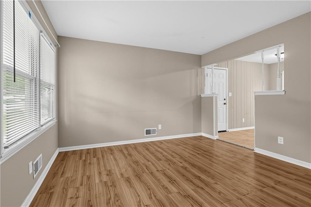 11015 HERRICK Avenue — photo 7