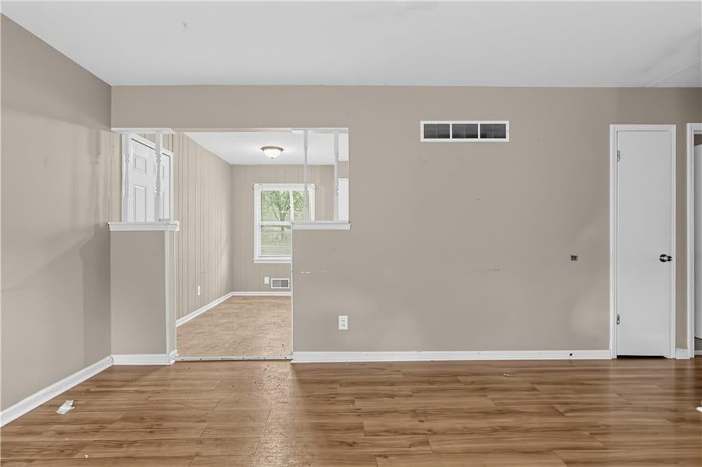11015 HERRICK Avenue — photo 8