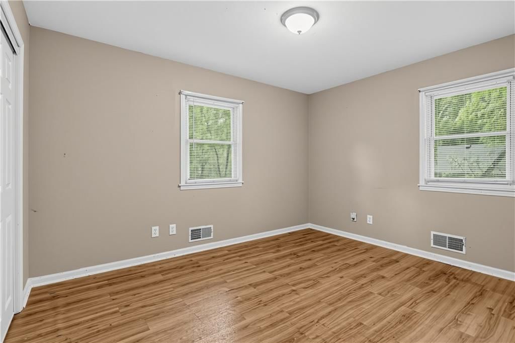 11015 HERRICK Avenue — photo 9