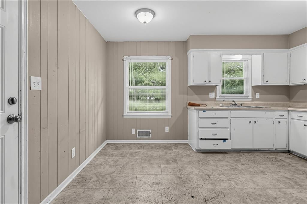 11015 HERRICK Avenue — photo 12