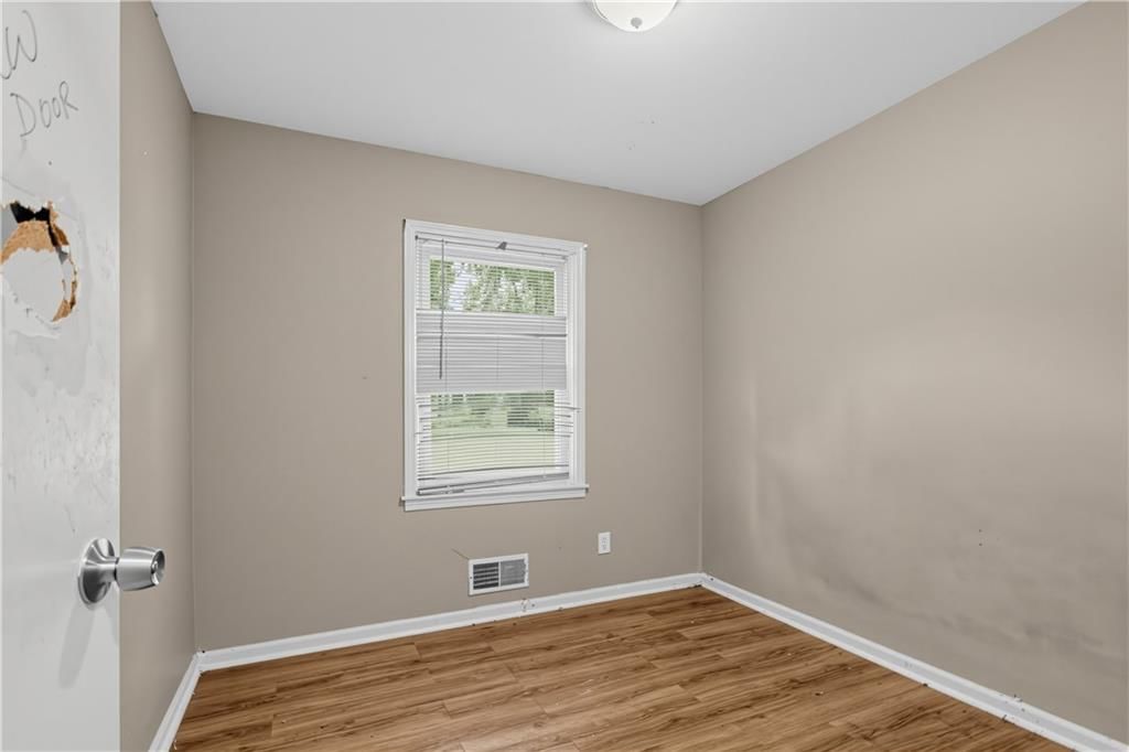 11015 HERRICK Avenue — photo 13
