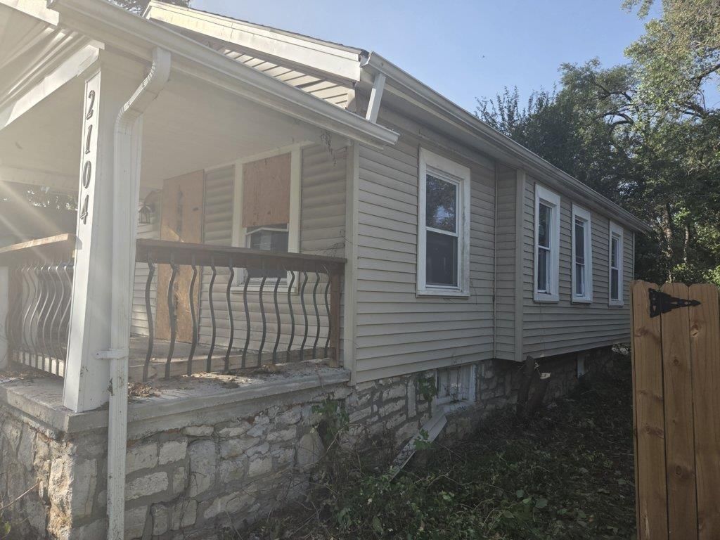 2104 E 59th Street, Kansas City, MO: listing photo 2