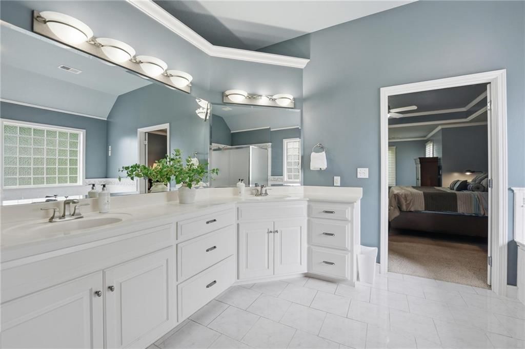 14329 Hayes Street — photo 37